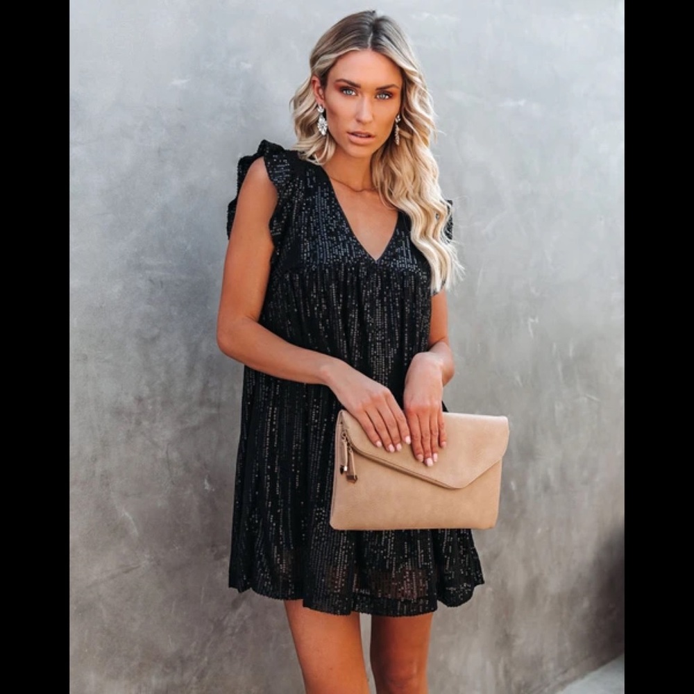 VICI NWT Shine & Shine Again Sequin Pocketed Dress